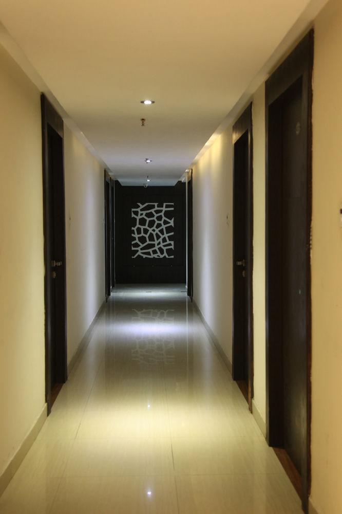 Oyo 905 Galaxy View Hotel Allāhābād Junction Exterior foto