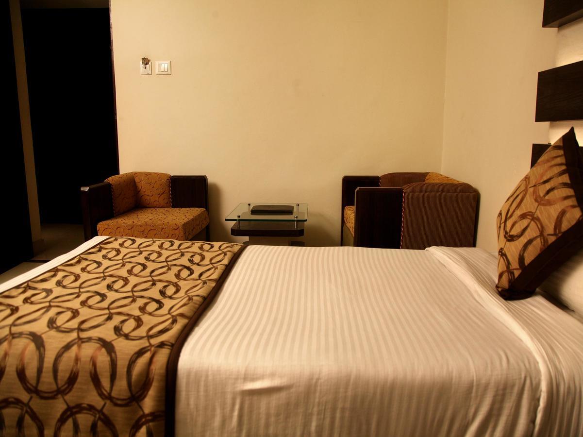 Oyo 905 Galaxy View Hotel Allāhābād Junction Exterior foto