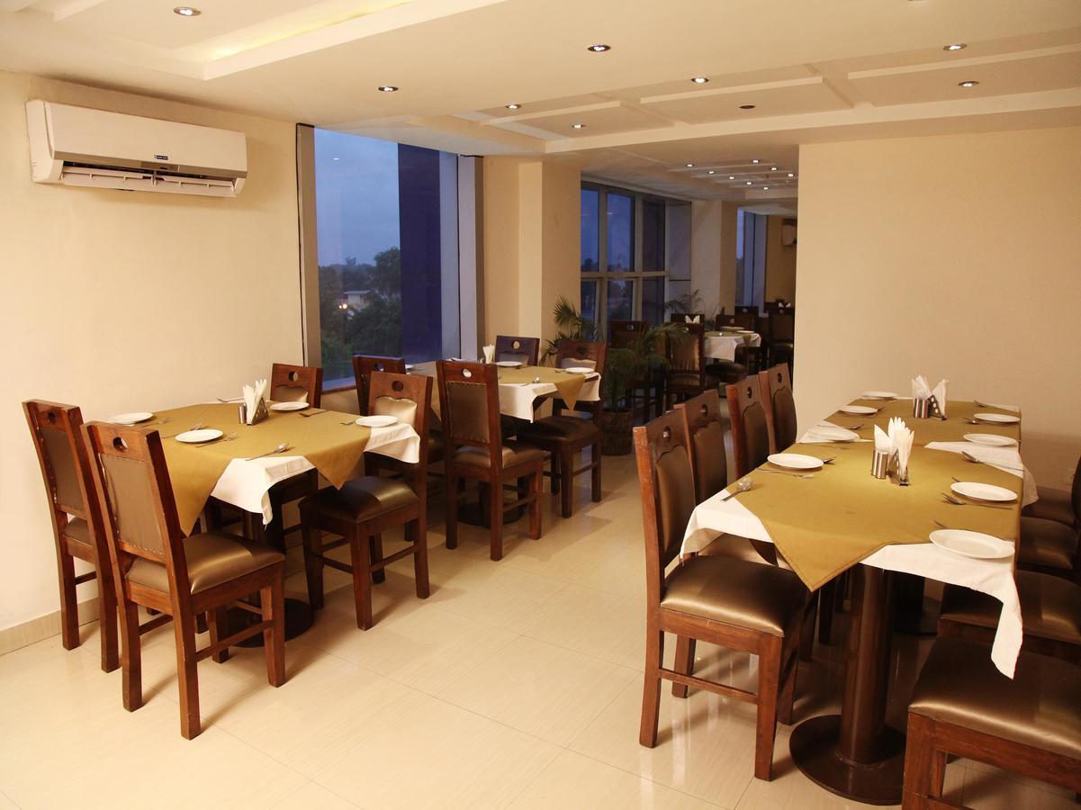 Oyo 905 Galaxy View Hotel Allāhābād Junction Exterior foto